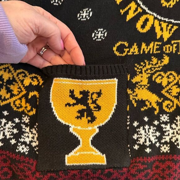 GAME OF THRONES IRON ANNIVERSARY "I DRINK & I KNOW THINGS" SWEATER ADULT SIZE L - Picture 4 of 10